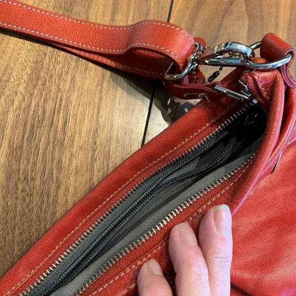 Roots purse, handbag, crossbody, messenger, real leather, red, lined - Picture 7 of 15